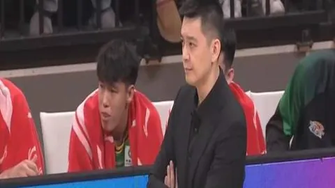 齐麟空切强攻，空中单臂扣篮惊全场